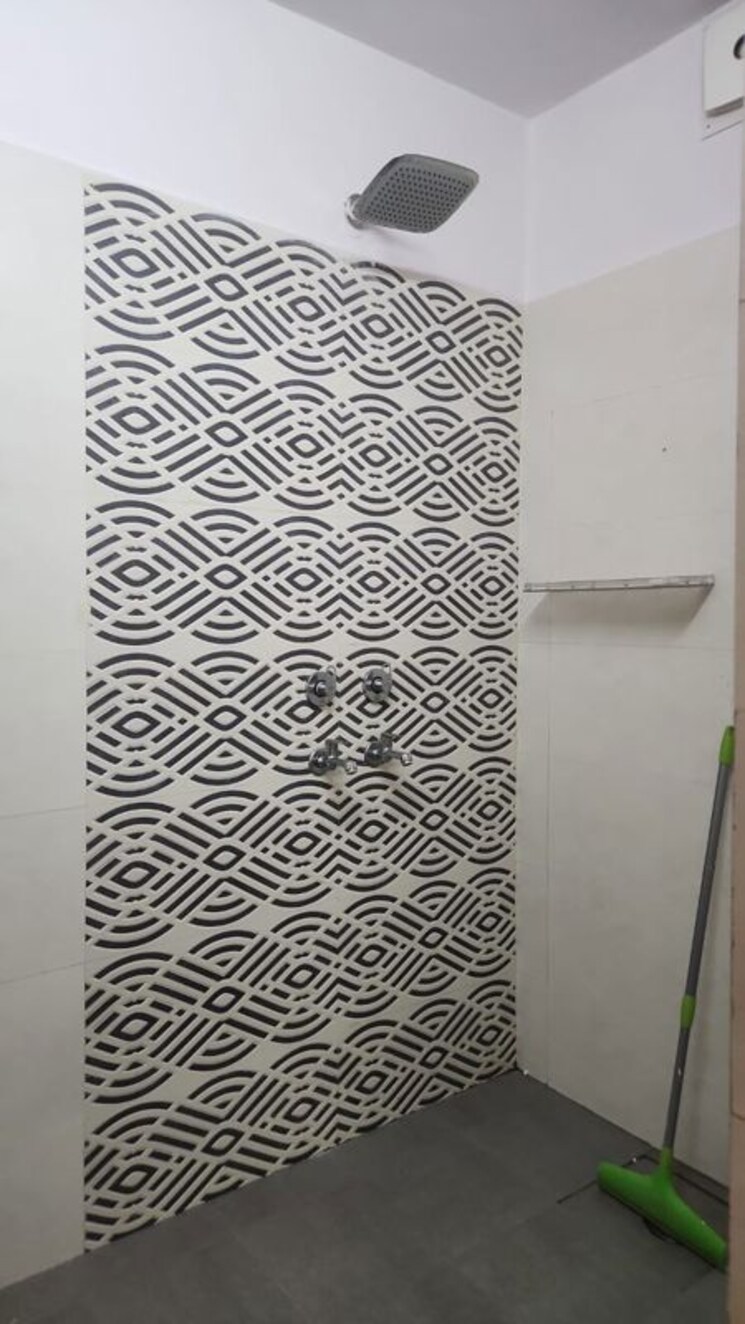 Bathroom, east of kailash 1 Bedroom 1000 Sq.Ft. Builder Floor In East Of Kailash Delhi 9731172