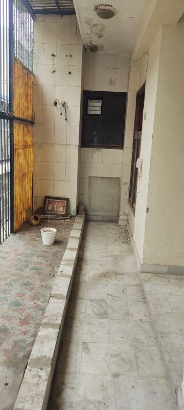 4 BHK Builder Floor – Nearby View at Roop Nagar - for Rent