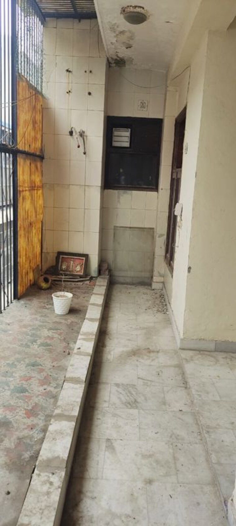 Nearby, roop nagar 4 Bedroom 2700 Sq.Ft. Builder Floor In Roop Nagar Delhi 9731185