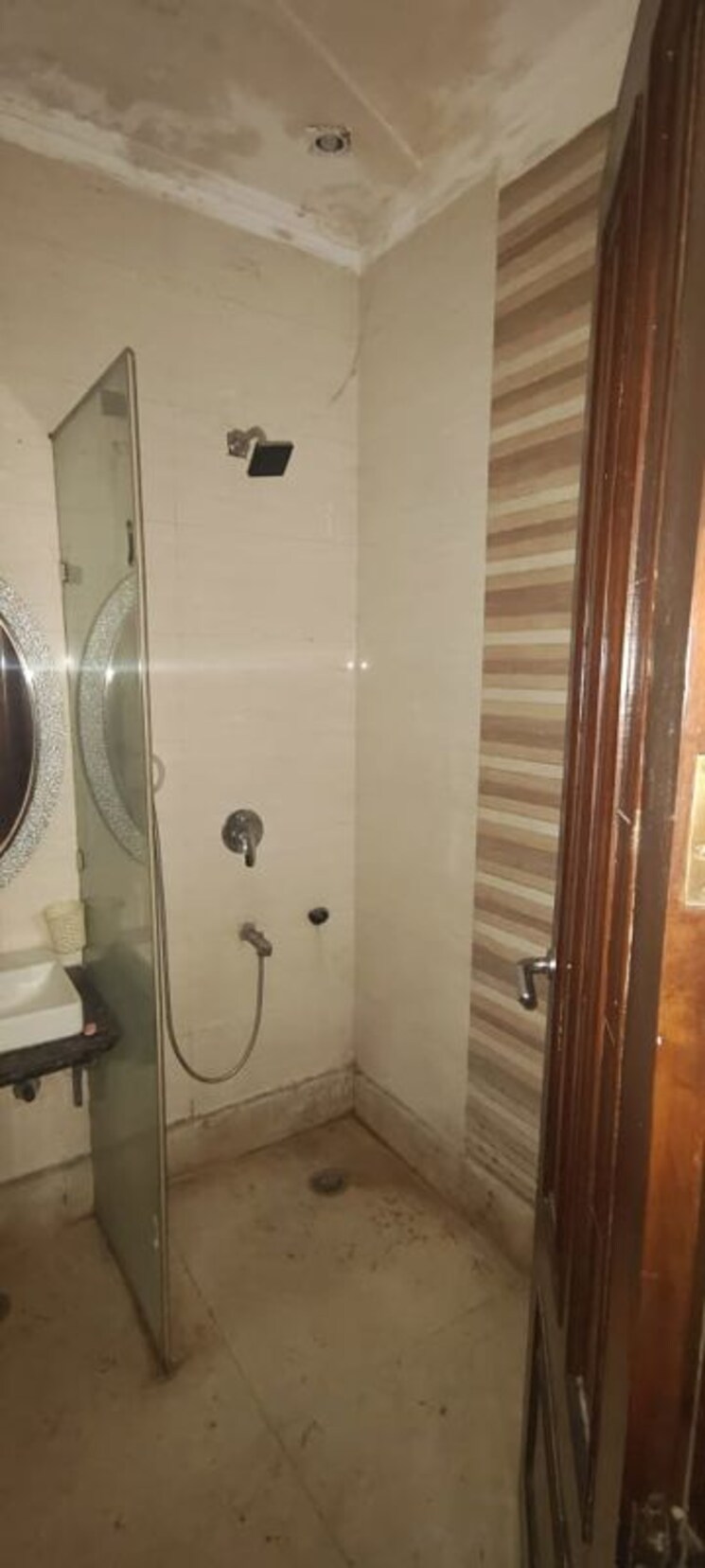 Bathroom, roop nagar 4 Bedroom 2700 Sq.Ft. Builder Floor In Roop Nagar Delhi 9731185