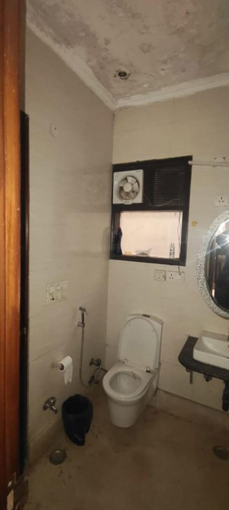 Bathroom, roop nagar 4 Bedroom 2700 Sq.Ft. Builder Floor In Roop Nagar Delhi 9731185