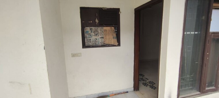 Balcony, roop nagar 4 Bedroom 2700 Sq.Ft. Builder Floor In Roop Nagar Delhi 9731185