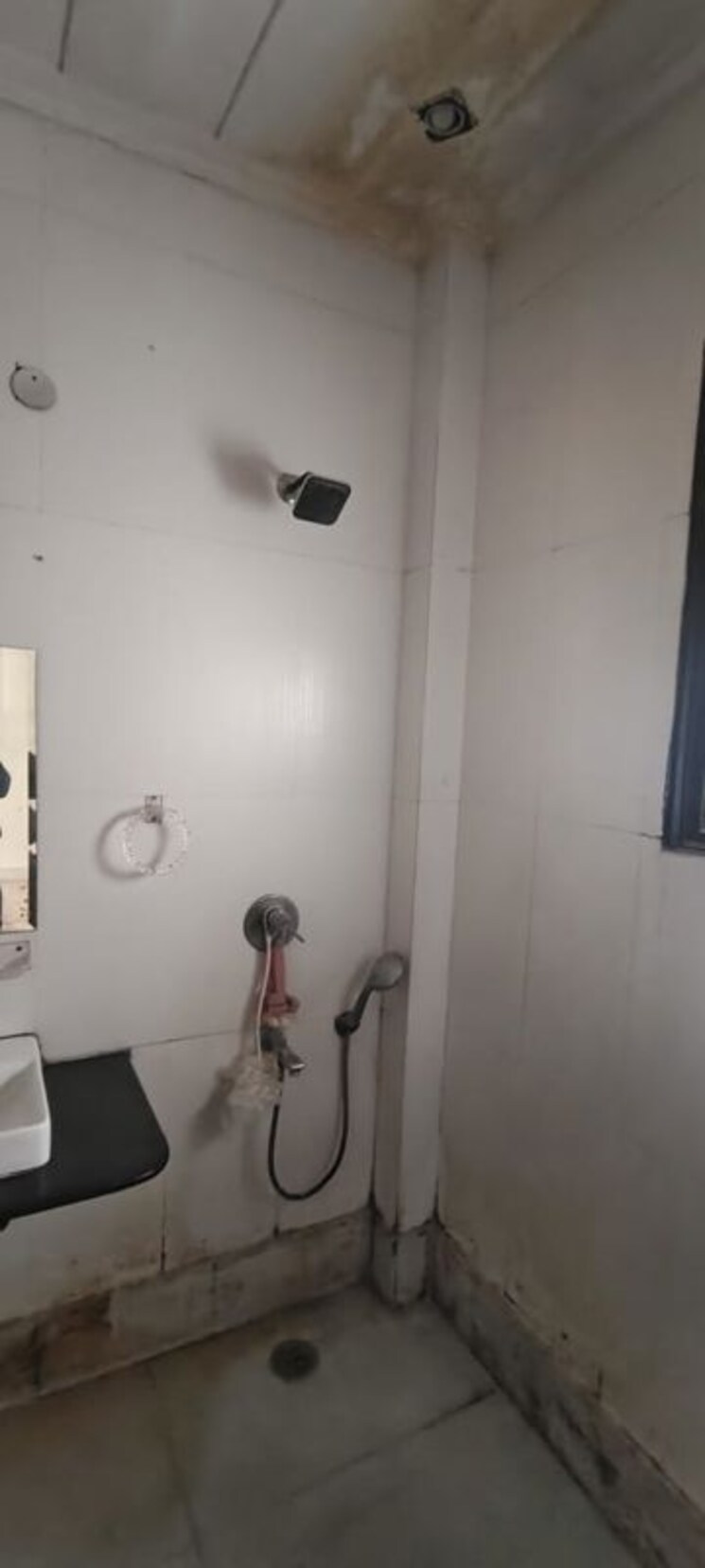 Bathroom, roop nagar 4 Bedroom 2700 Sq.Ft. Builder Floor In Roop Nagar Delhi 9731185