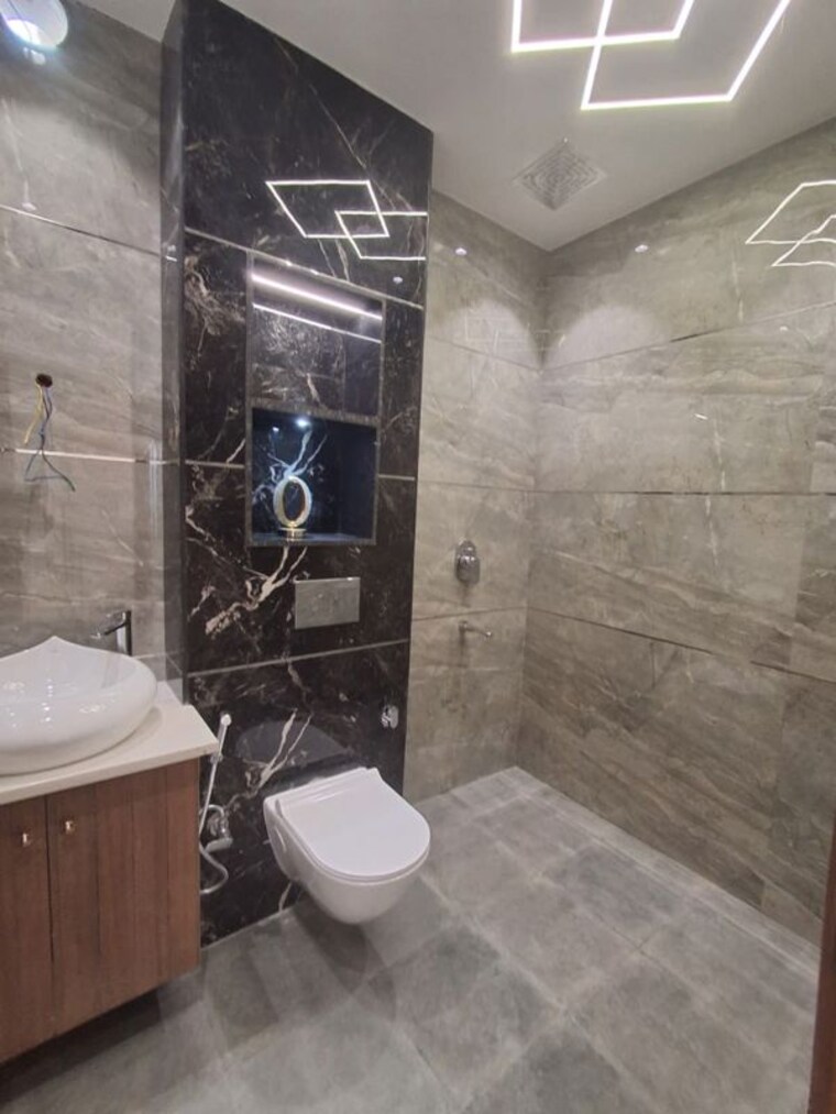 Bathroom, sector 57 3.5 Bedroom 2025 Sq.Ft. Builder Floor In Sector 57 Gurgaon 9731195