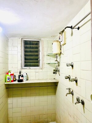 Bathroom in 1 BHK Apartment at Andheri East – for Rent
