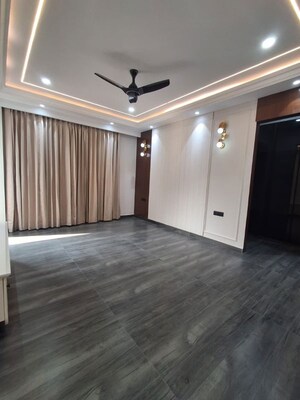 Room in 4 BHK Builder Floor at Ansal Versalia Avante, Sector 67a – for Sale