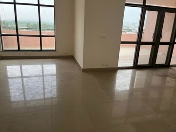 Room in 5 BHK Penthouse at Sector 27 – for Sale