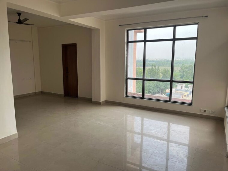 Room, sector 27 5 Bedroom 3500 Sq.Ft. Penthouse In Sector 27 Panchkula 9731218