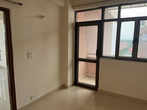 Room in 5 BHK Penthouse at Sector 27 – for Sale