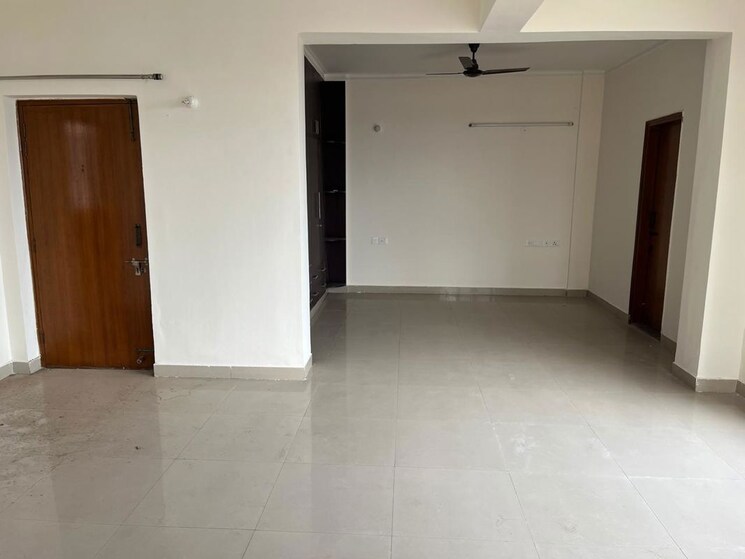 Room, sector 27 5 Bedroom 3500 Sq.Ft. Penthouse In Sector 27 Panchkula 9731218