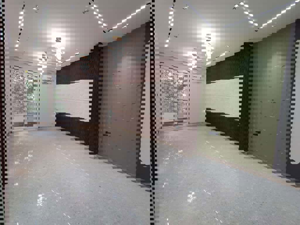 3.5 BHK + Servant Room Builder Floor For Sale in South City 2