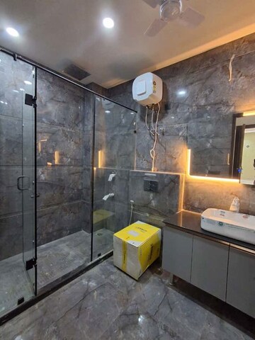 Bathroom in 3.5 BHK Builder Floor at South City 2 – for Sale