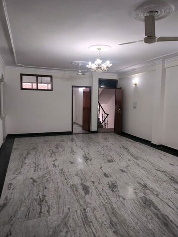 Room in 3 BHK Builder Floor at Saket – for Rent