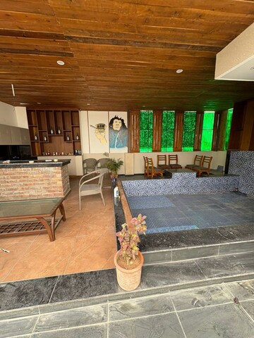 Parking in 3 BHK Builder Floor at Sector 10 – for Sale