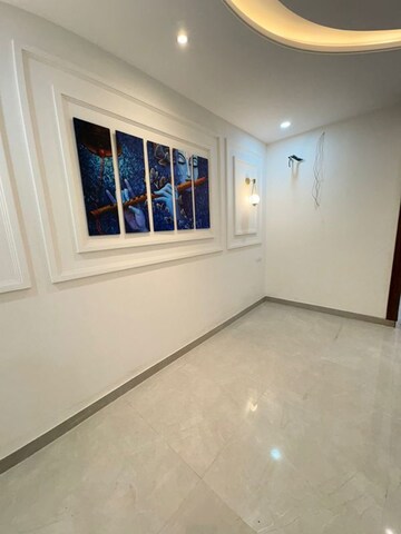 Room in 3 BHK Builder Floor at Sector 10 – for Sale