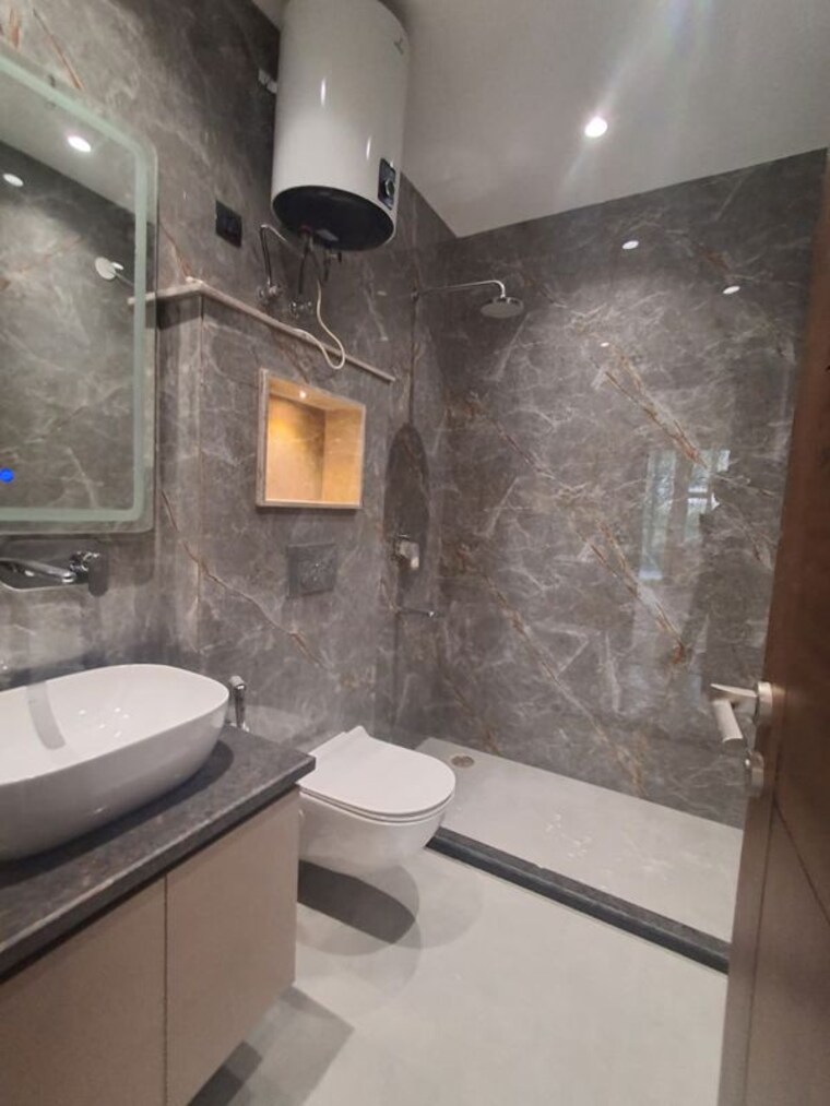 Bathroom, sushant lok iii 3.5 Bedroom 1935 Sq.Ft. Builder Floor In Sushant Lok Iii Gurgaon 9731245