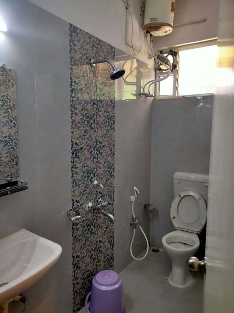 Bathroom, vineet khand Pg For Girls In Vineet Khand 9731253