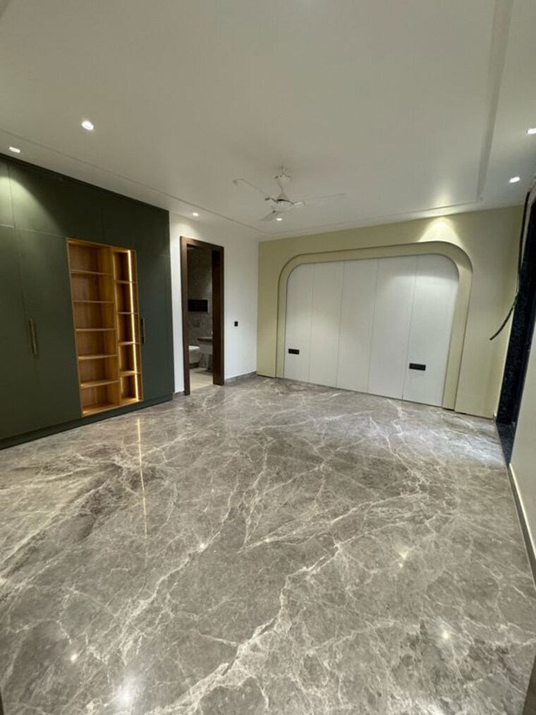 Room, sector 48 4 Bedroom 4518 Sq.Ft. Builder Floor In Sector 48 Gurgaon 9731279