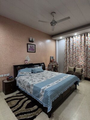 Room in  Pg at Vineet Khand – for Rent