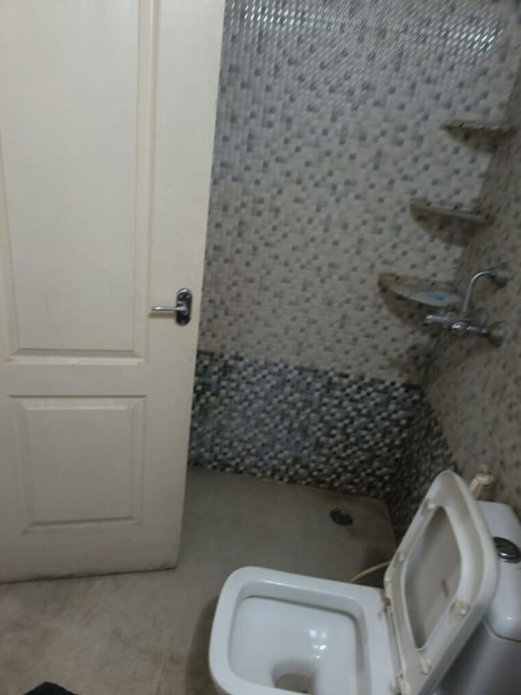 Bathroom, maxblis-grand-kingston 1 Bedroom 615 Sq.Ft. Apartment In Sector 75 Noida 9731295