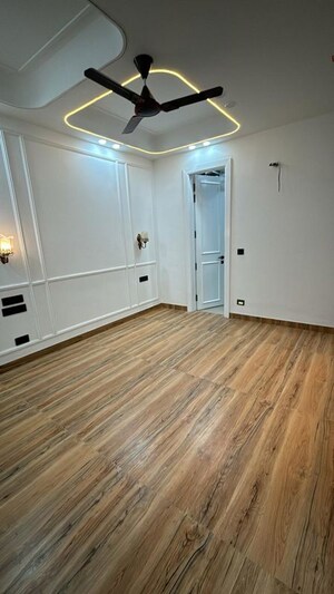 Room in 4 BHK Builder Floor at South City 2 – for Sale