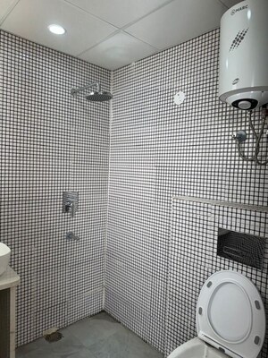 Bathroom in 1 RK Builder Floor at Unitech South City 1, South City 1 – for Rent