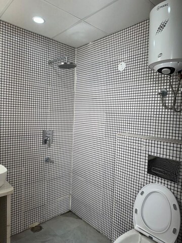 Bathroom in 1 RK Builder Floor at Unitech South City 1, South City 1 – for Rent