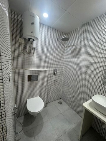 Bathroom in 1 RK Builder Floor at Unitech South City 1, South City 1 – for Rent