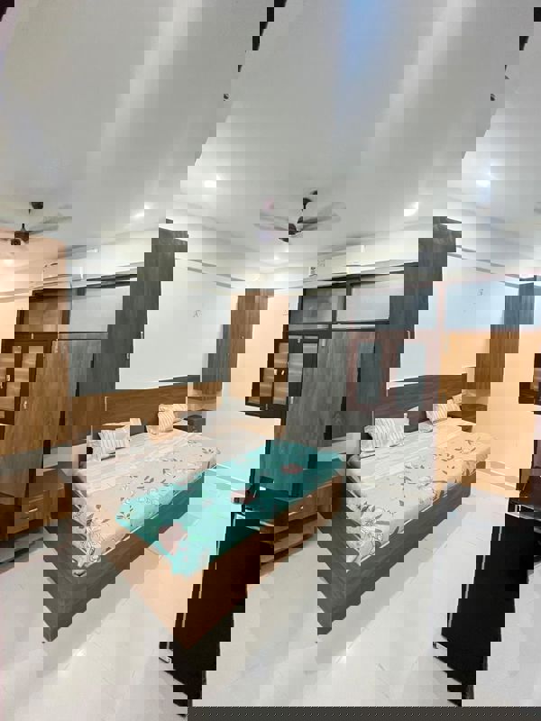 1 Rk  180 Sq.Ft. Builder Floor in Unitech South City 1