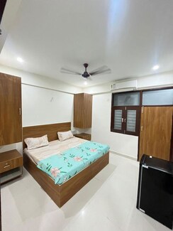 1 RkBuilder Floor For Rent in Unitech South City 1
