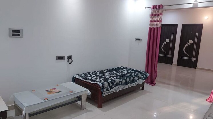 Room, vineet khand Pg For Girls In Vineet Khand 9731337