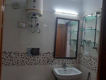 Bathroom in 2 BHK Builder Floor at Ardee Mall, Sector 52 – for Rent