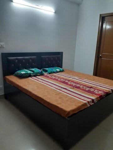 Bedroom in 2 BHK Builder Floor at Ardee Mall, Sector 52 – for Rent