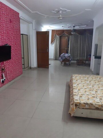 Living Room in 2 BHK Builder Floor at Ardee Mall, Sector 52 – for Rent