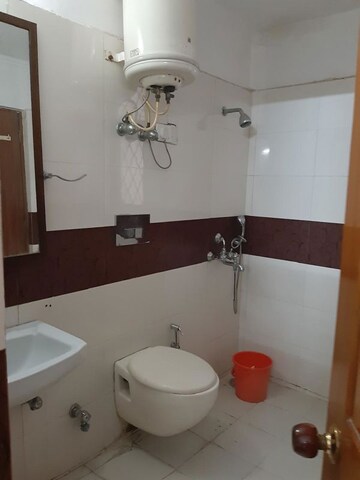 Master Bedroom in 2 BHK Builder Floor at Ardee Mall, Sector 52 – for Rent