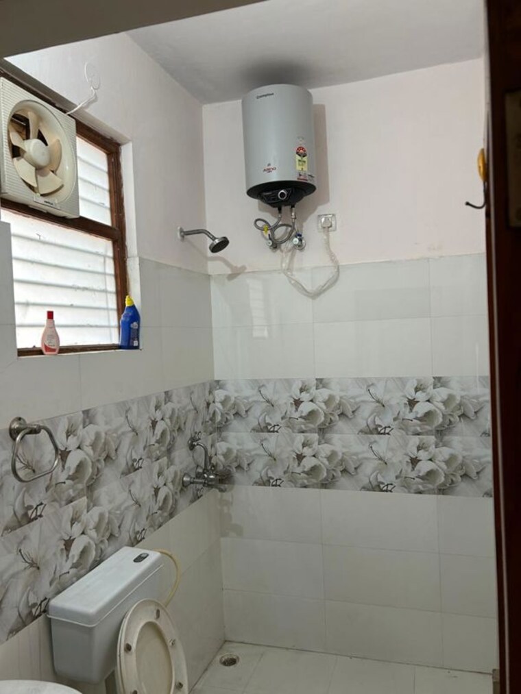 Bathroom, sector 47 2 Bedroom 1440 Sq.Ft. Builder Floor In Sector 47 Gurgaon 9731364