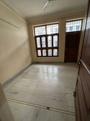 Room in 3 BHK Builder Floor at Sector 47 – for Rent