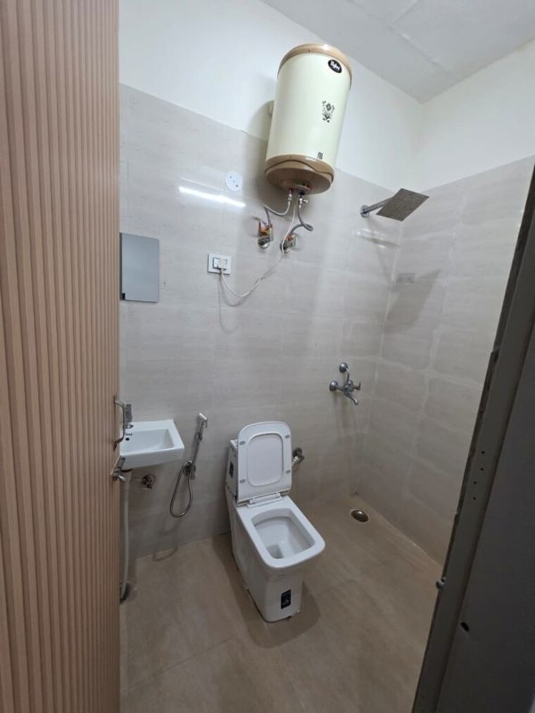 Bathroom, sector 45 Studio 600 Sq.Ft. Builder Floor In Sector 45 Gurgaon 9731370