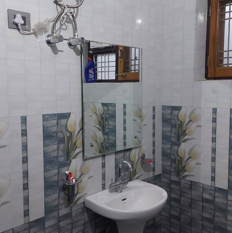 Bathroom, gomti nagar Pg For Girls In Gomti Nagar 9731371