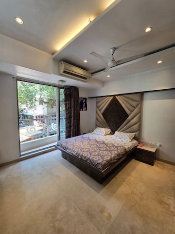 Bedroom in 4 BHK Apartment at Qureshi Skyper, Bandra West – for Rent