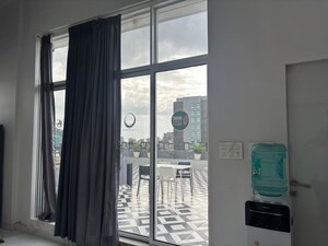 Room in 5 BHK Apartment at Mohini Castle, Khar West – for Rent