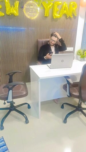 Master Bedroom in 5 BHK Apartment at Mohini Castle, Khar West – for Rent