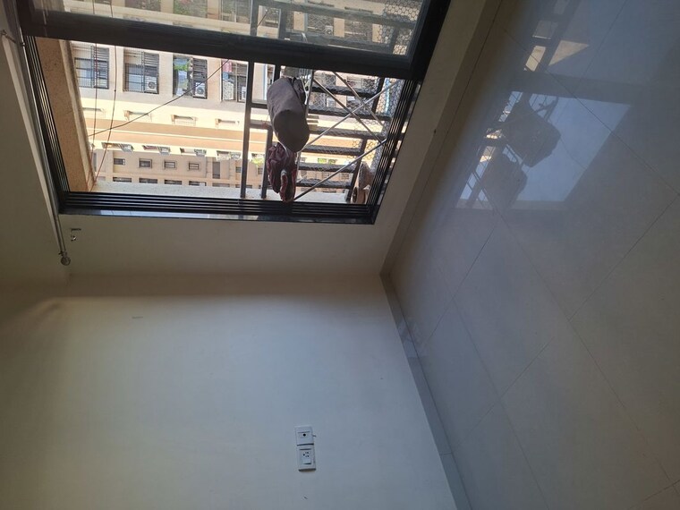  Parking, iris-chs 1 Bedroom 750 Sq.Ft. Apartment In Kasarvadavali Thane 9731396