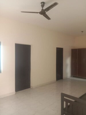 Room in 3 BHK Independent House at RWA Apartments Sector 72, Sector 72 – for Rent