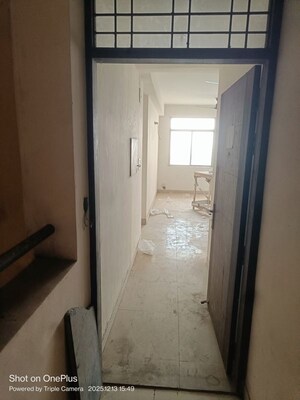 Building Lobby in 2.5 BHK Apartment at Grand Omaxe, Gomti Nagar – for Sale