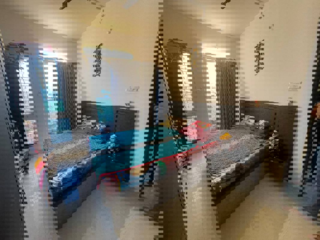 2 BHK 825 Sq.Ft. Apartment in Majestique Towers