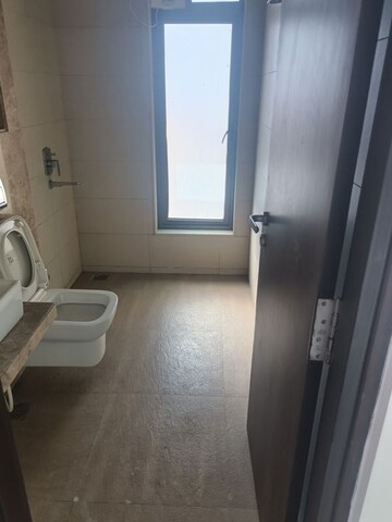 Bathroom in 3.5 BHK Apartment at Peninsula Celestia Spaces, Parel – for Rent