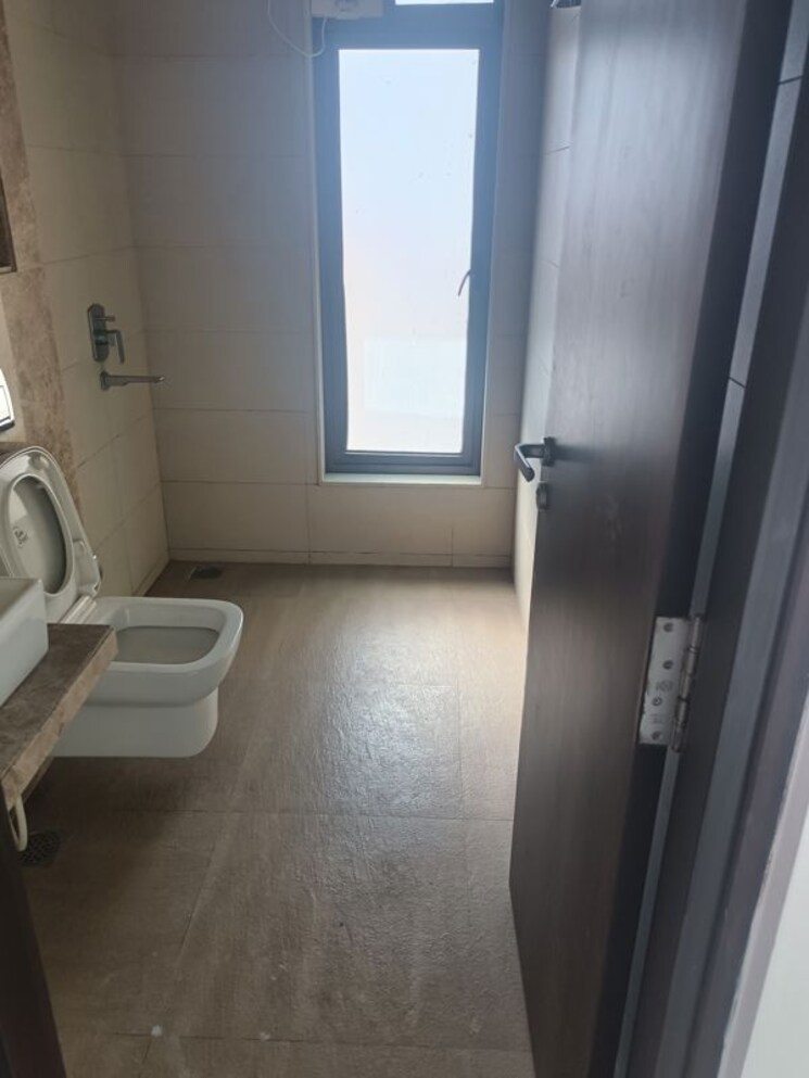 Bathroom, peninsula-celestia-spaces 3.5 Bedroom 1450 Sq.Ft. Apartment In Parel Mumbai 9731469