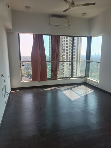 Room in 3.5 BHK Apartment at Peninsula Celestia Spaces, Parel – for Rent