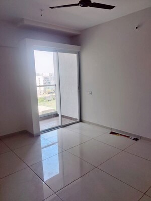 Room in 2.5 BHK Apartment at Yashwin Orrizonte, Kharadi – for Rent